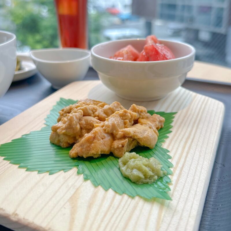 白うに丼いまなら「トマトサラダ」付いてます！